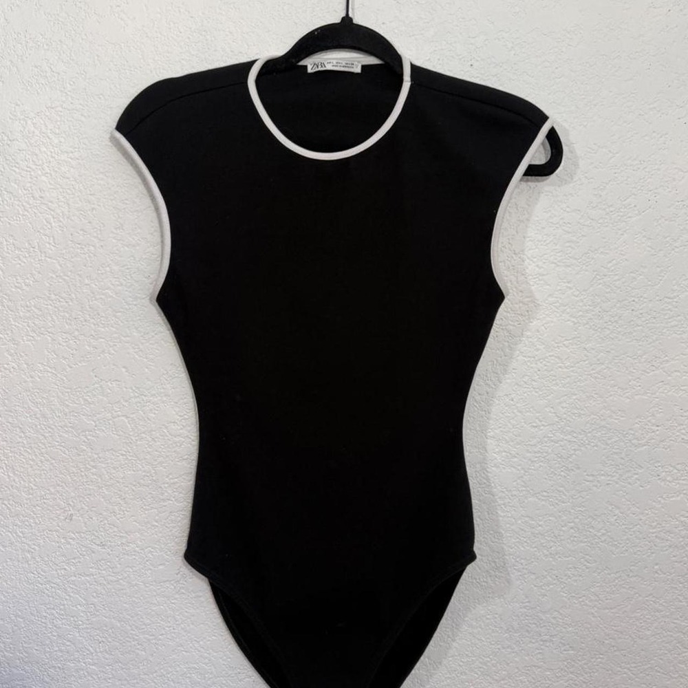 Zara Black Bodysuit Size L White Contrast Trim Cap Sleeve Fitted Top